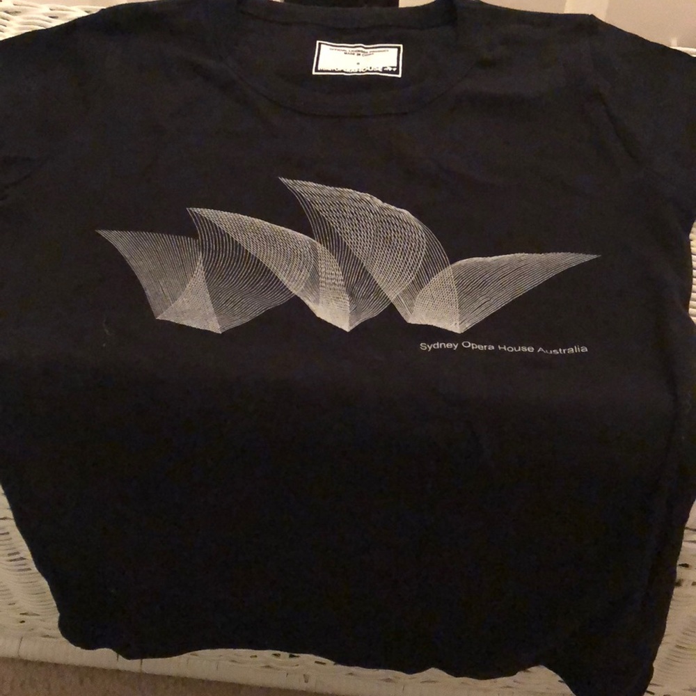 NWOT Sydney Opera House Australia black shirt